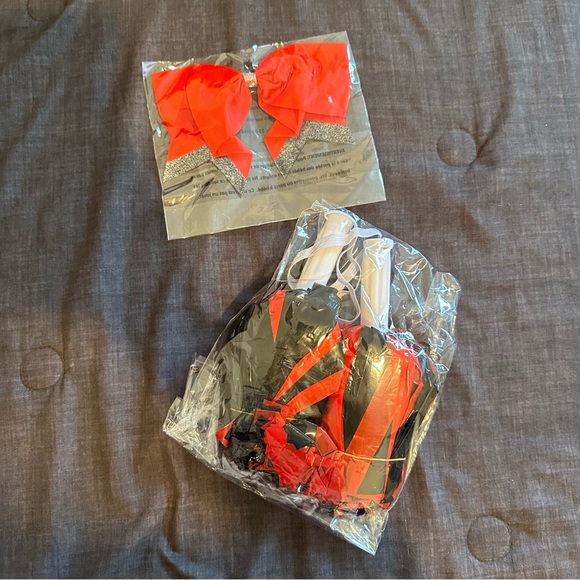 Cheerleader Costume - Picture 7 of 7